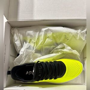 Brand new APL women’s Techloom Tracer